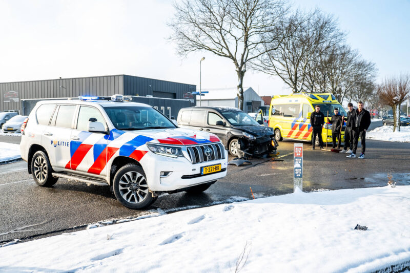 Verkeersongeval op kruispunt in Oosterwolde